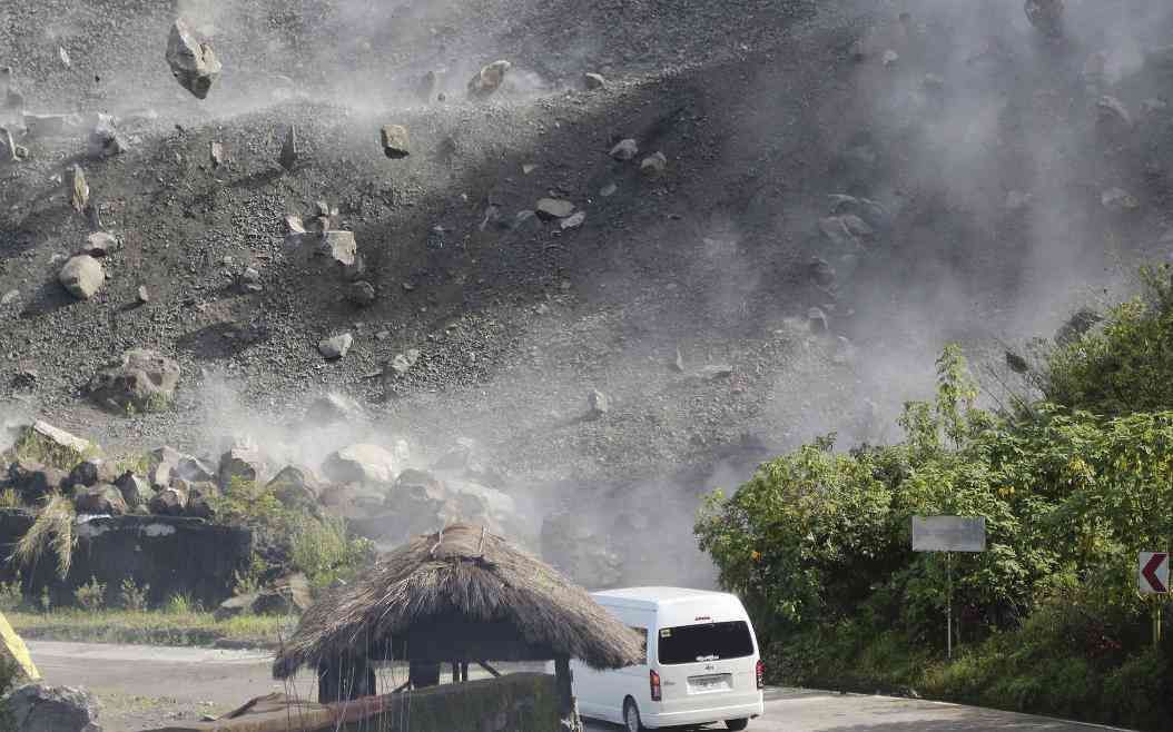 世界地震主要分布在什么地区，地球上最容易发生地震和火山的区域